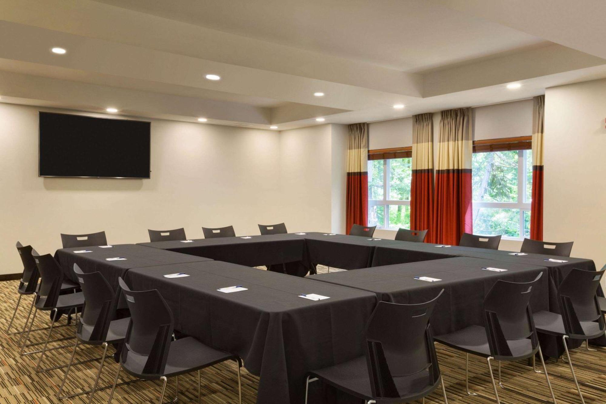 Microtel Inn & Suites By Wyndham Oyster Bay ליידיסמית' מראה חיצוני תמונה