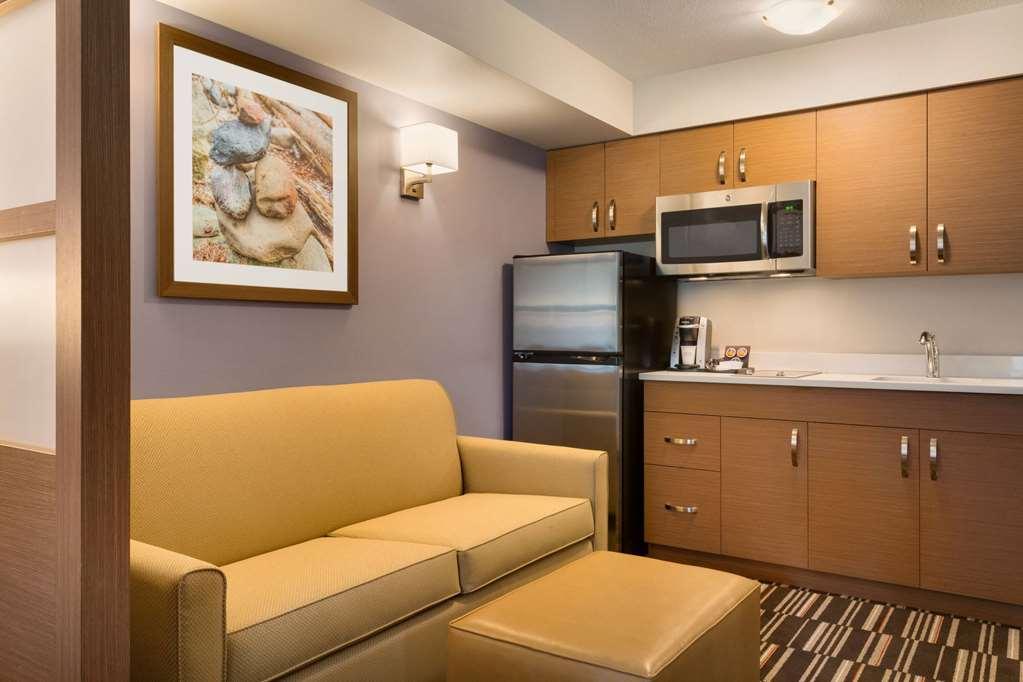 Microtel Inn & Suites By Wyndham Oyster Bay ליידיסמית' חדר תמונה