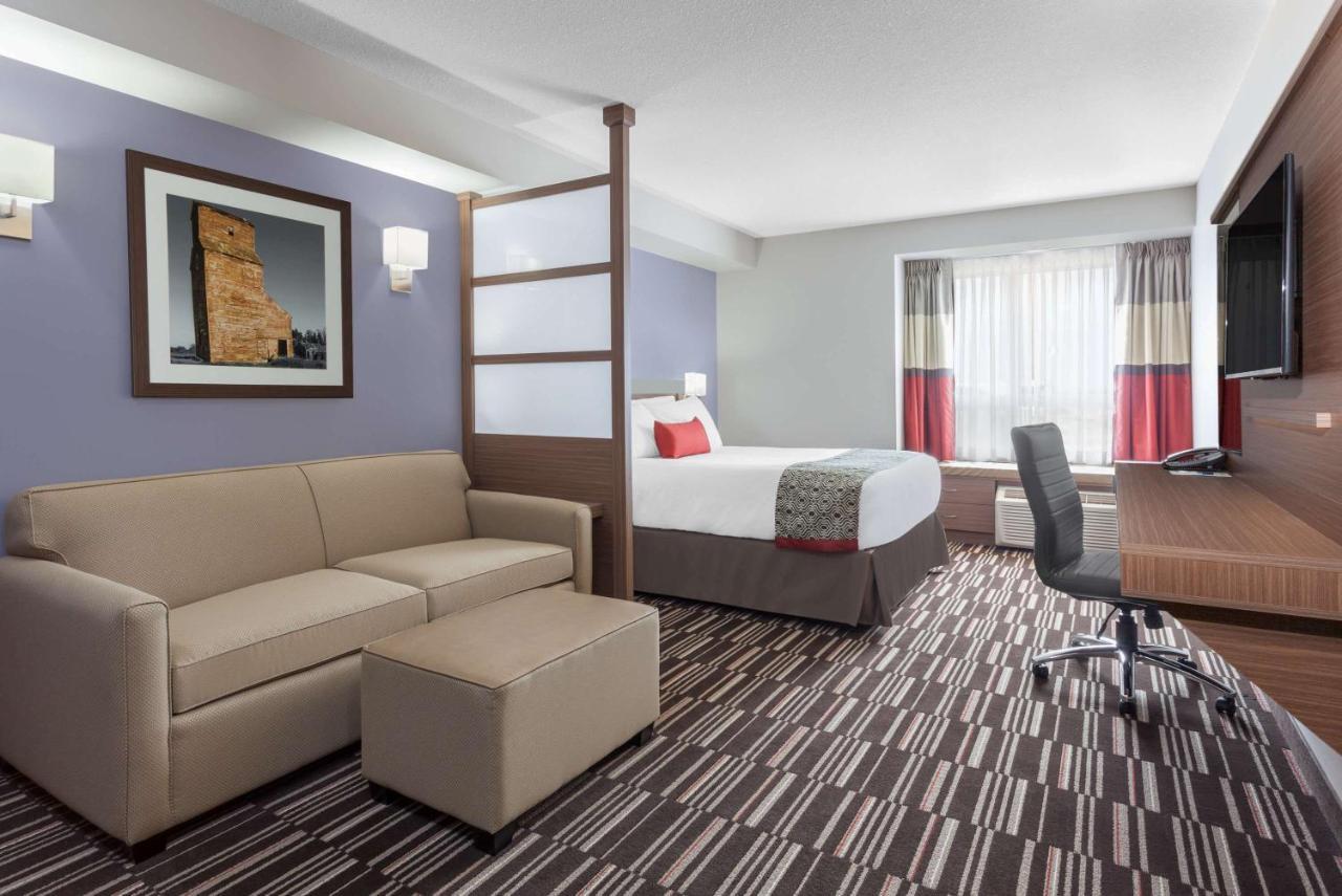 Microtel Inn & Suites By Wyndham Oyster Bay ליידיסמית' חדר תמונה